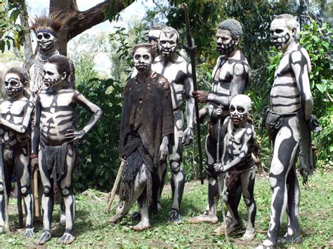 cannibals of new guinea